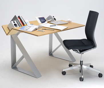 quad.ad Schreibtisch mit rückwärtiger Ablage